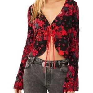 𝅺Free People Venice open tie front red black moody floral blouse size small